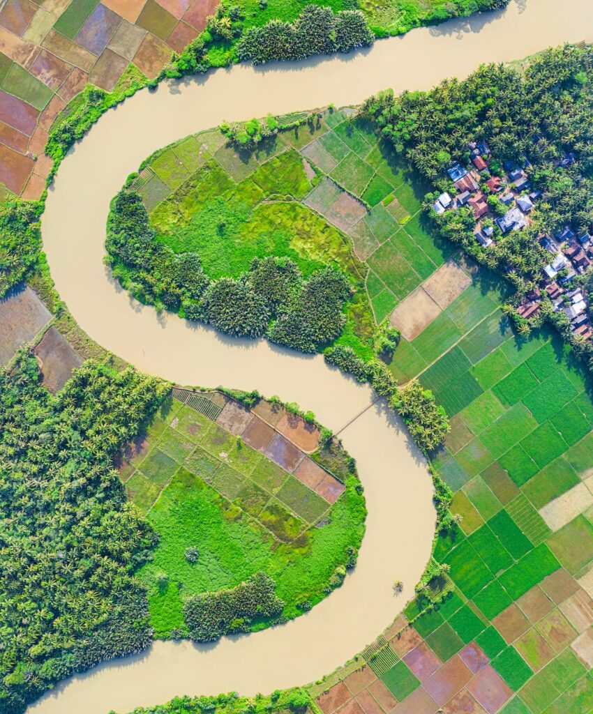 A picture from above, of a river winding through farmland.